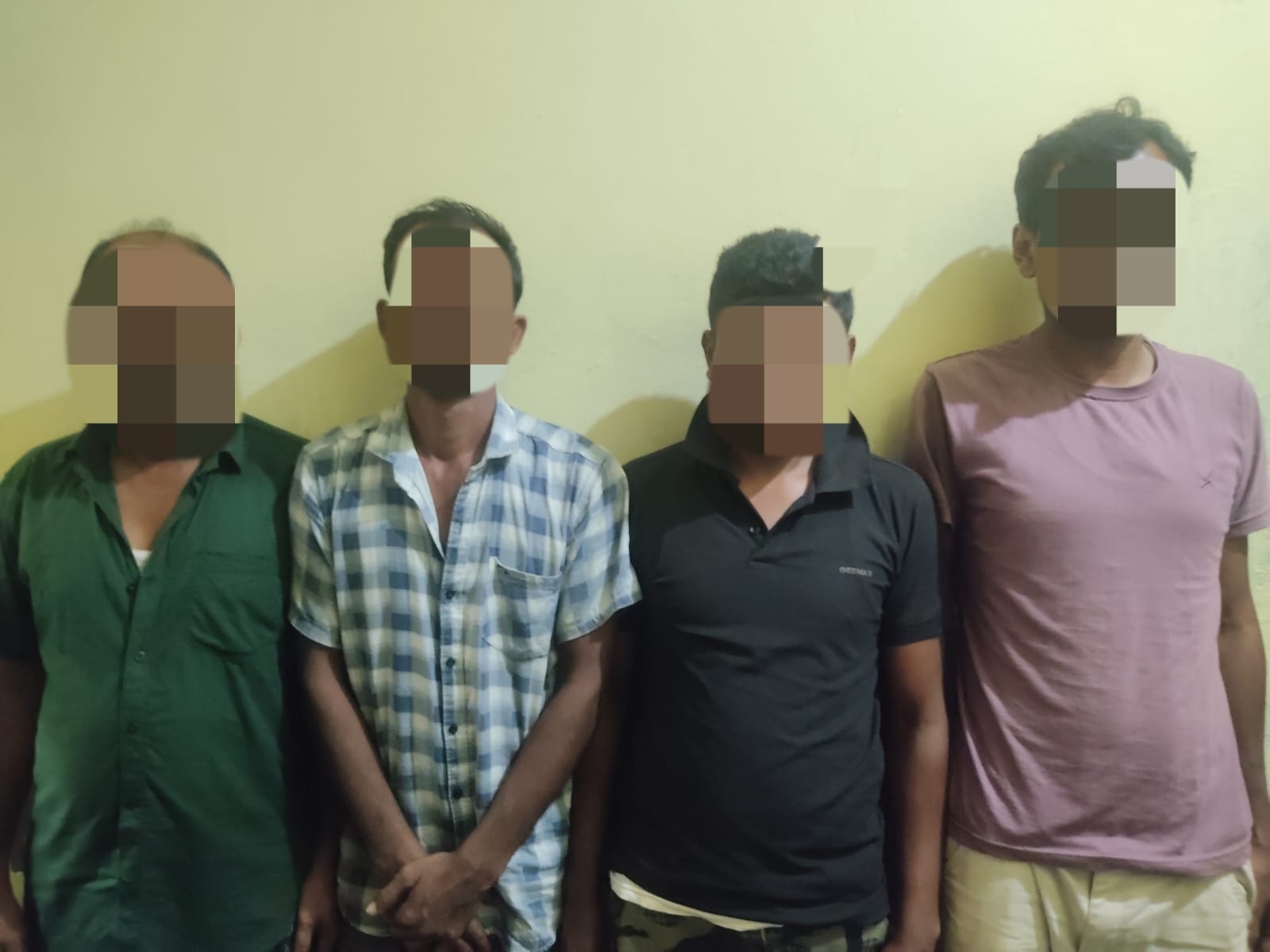 एक किलो अफिमसहित पर्सामा चार जना पक्राउ