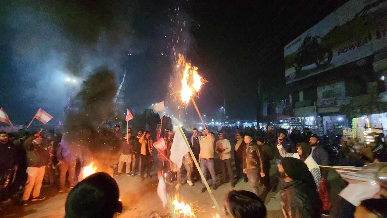 जनकपुरधाममा गगन थापाको पुतला दहन