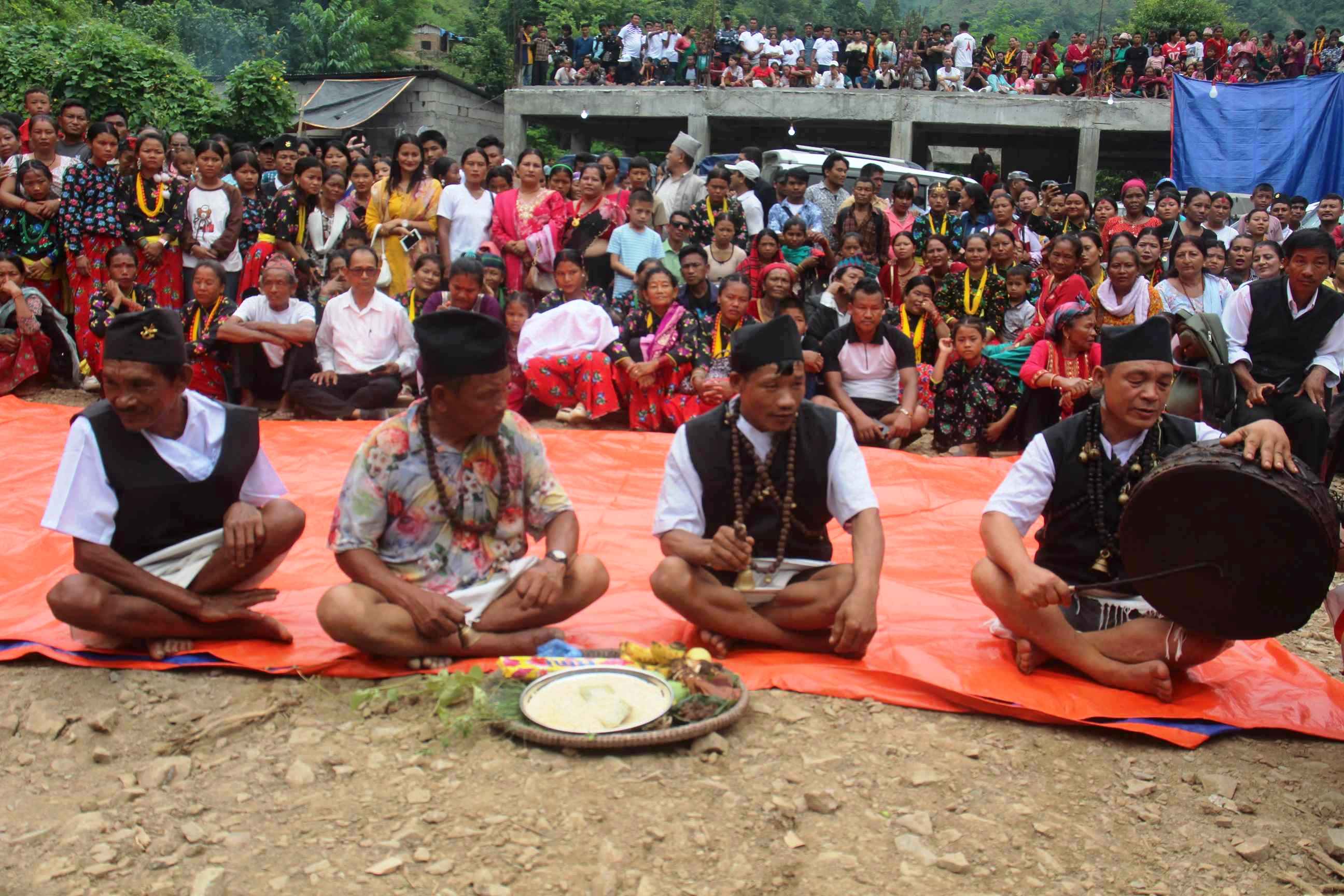 चेपाङ समुदायले मनाए सामूहिक रुपमा ‘न्वाङ्गी’,
