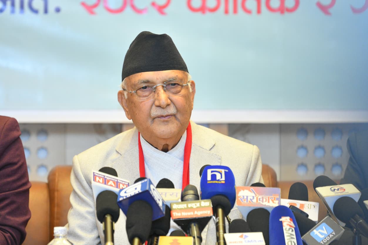 सुशीला कार्कीले सपथ नलिएसम्म मोबाईल चलाउन पाइनँः अध्यक्ष ओली