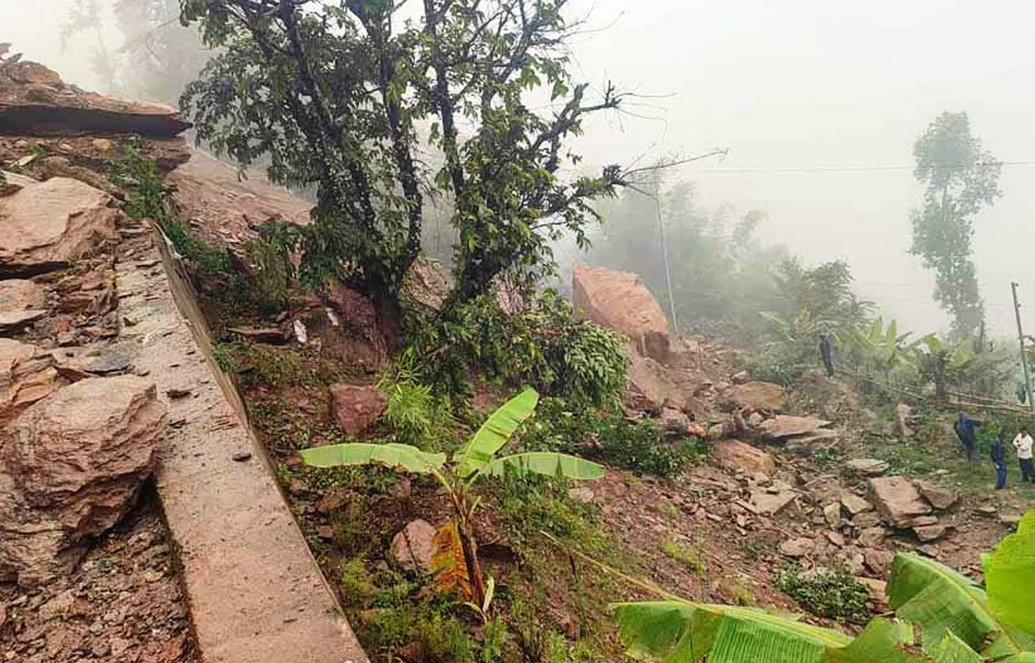 यी हुन् बाढी-पहिरोका कारण अवरुद्ध देशभरका नौ राजमार्ग