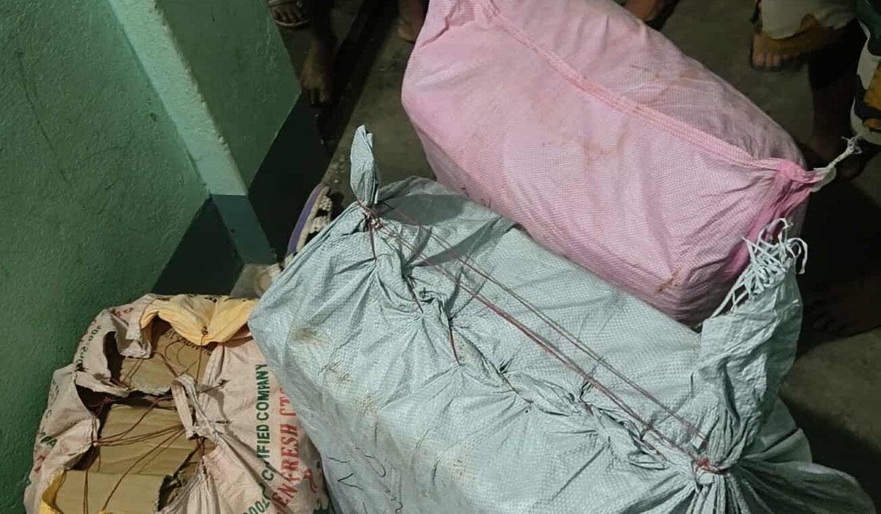 झापामा भारतबाट ल्याइएको अवैध पट्का र झिलिमिली बरामद