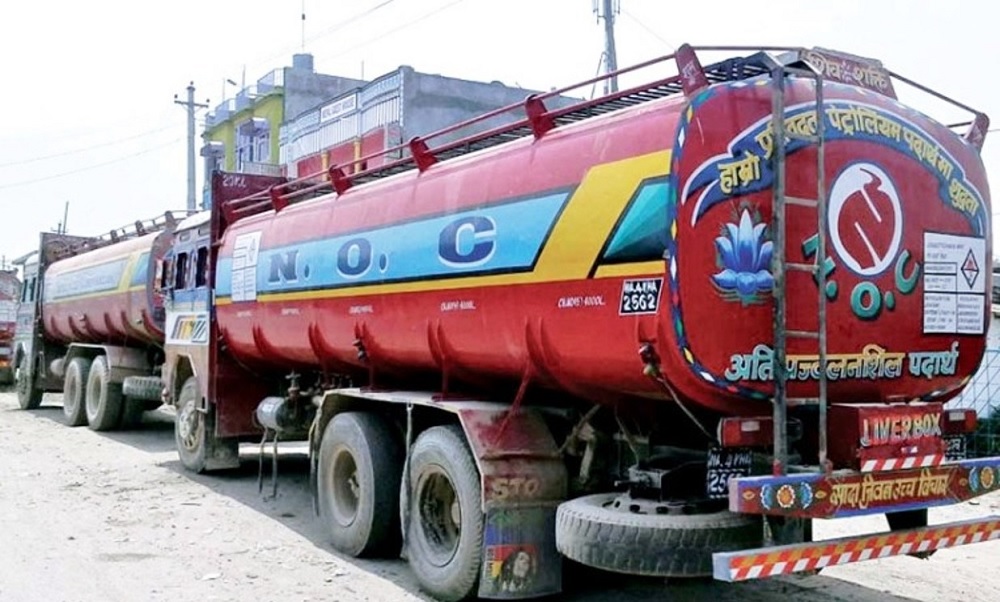 वीरगञ्ज नाकाबाट चार महिनामा ५४ अर्ब १२ करोडको पेट्रोलियम पदार्थ आयात
