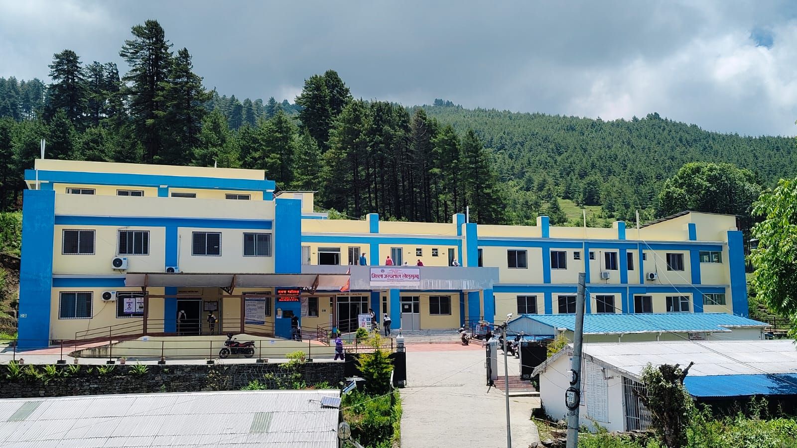 सोलुखुम्बुमा १५ शय्याको अस्पतालमा ५४ शय्याको सेवा, कर्मचारी अभावले सेवा प्रभावित