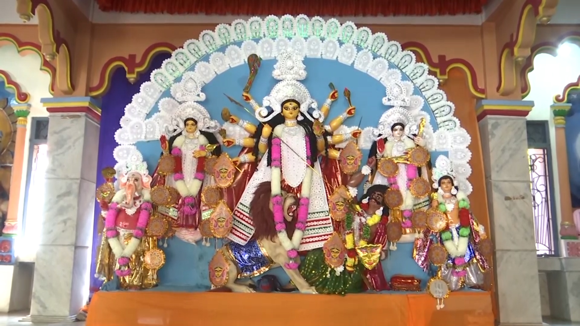 भारतको सिलिगुढीमा दुर्गा पूजाको रमझम, शहर झकिझकाउ