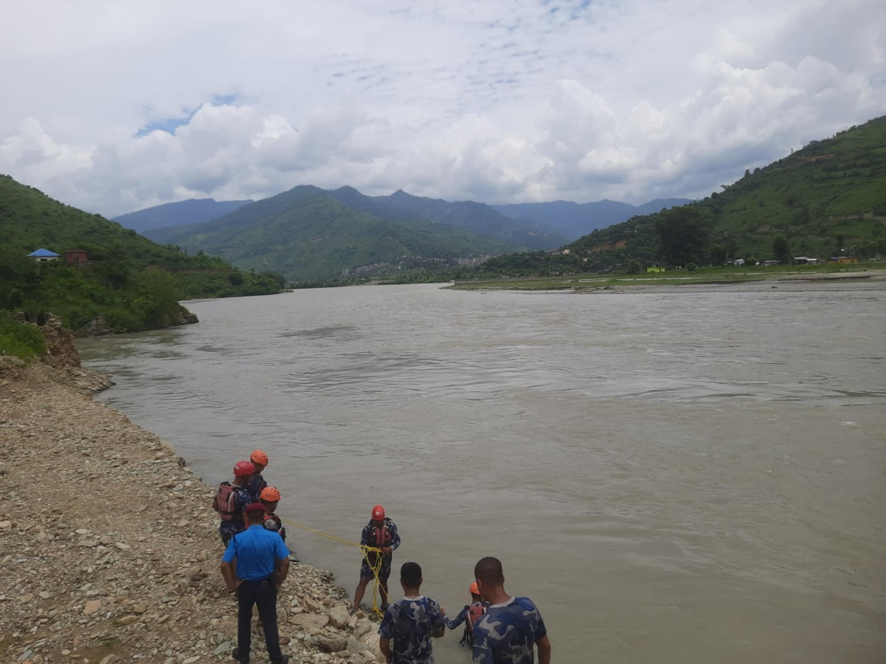 तामाकोशीमा बगेर वृद्ध बेपत्ता, खोजी जारी