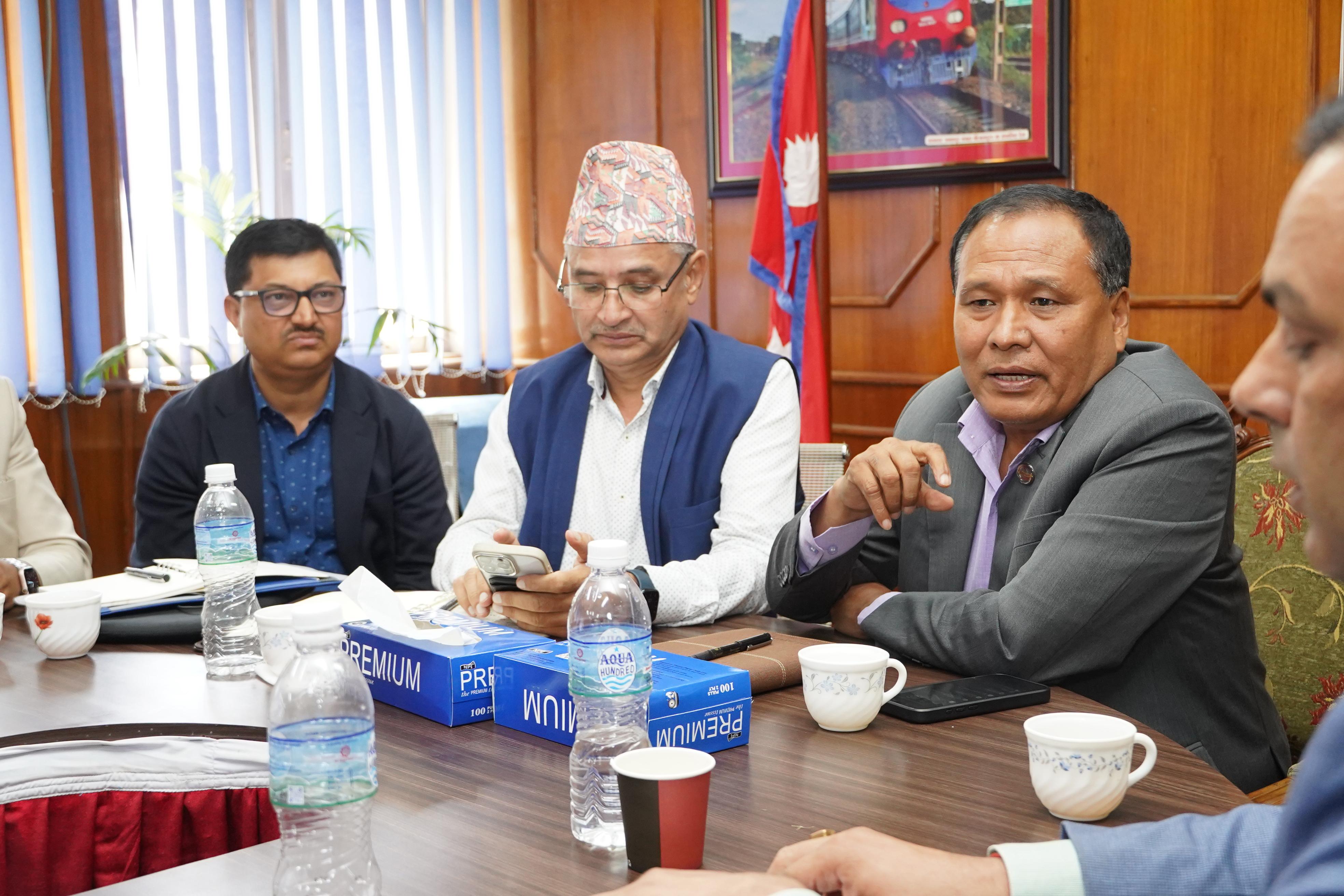 चाडबाड लक्षित यातायात व्यवस्थापनमा मन्त्री घिसिङको ७ बुँदे निर्णय : सुरुङमार्ग, सुरक्षा, सडक सुधारदेखि कन्ट्रोल रुमसम्म