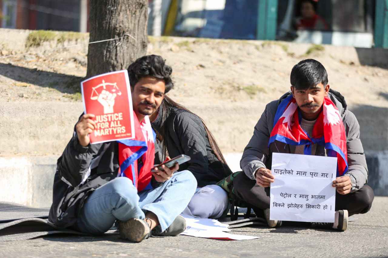 माइतीघरमा जेनजीहरुको धर्ना (फोटो फिचर)