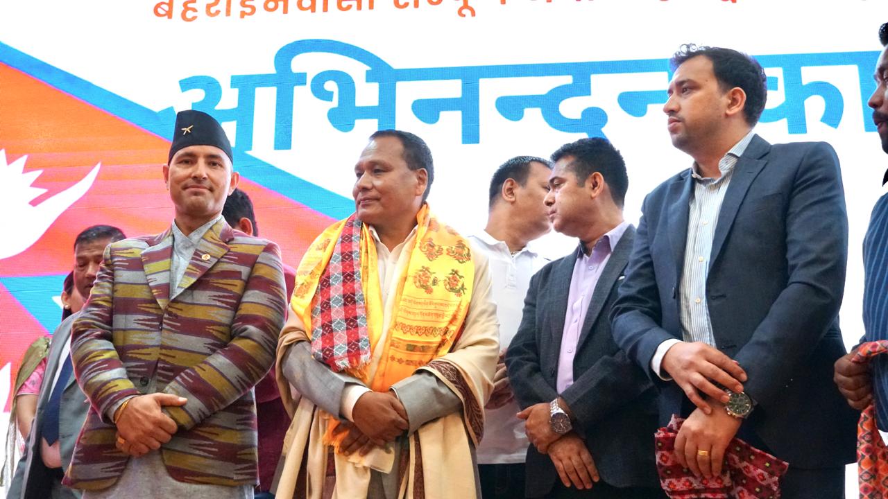 खाडी देशको भ्रमणमा रहेका कुलमानले भने : म कुनै पार्टीको झन्डा लिएर आएको होइन