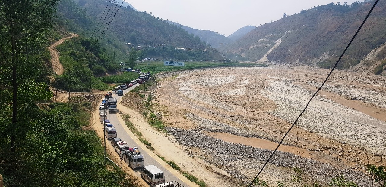 बिपी राजमार्गमा रातको समय यातायात सञ्चालनमा रोक