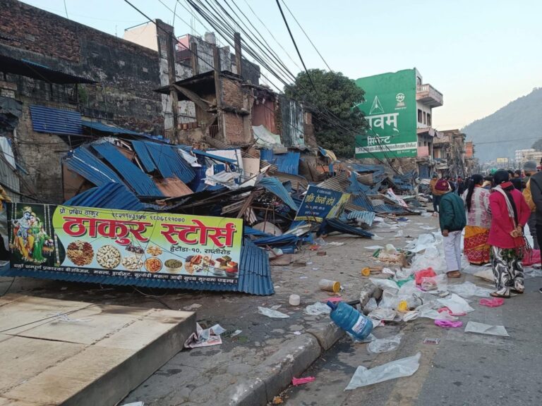 हेटौँडामा सडक विस्तारका नाममा ५३१ घर–टहरा एकै दिन भत्काइयो, सर्वोच्चको आदेशसमेत अवज्ञा