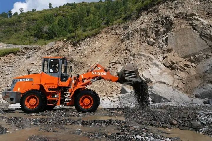 बिपी राजमार्गमा रातभरि काम, आजै यातायात सञ्चालनको तयारी