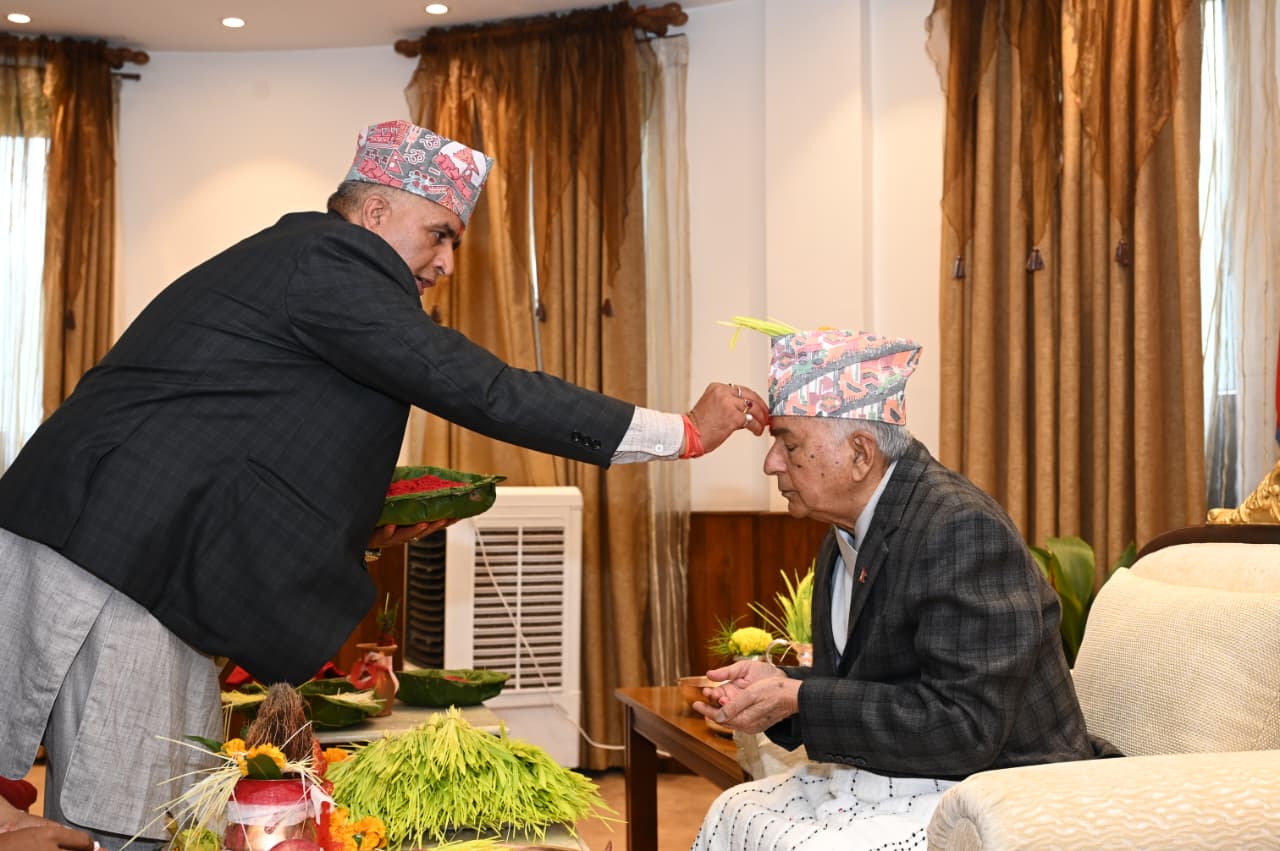 राष्ट्रपति पौडेलले लगाए टीका