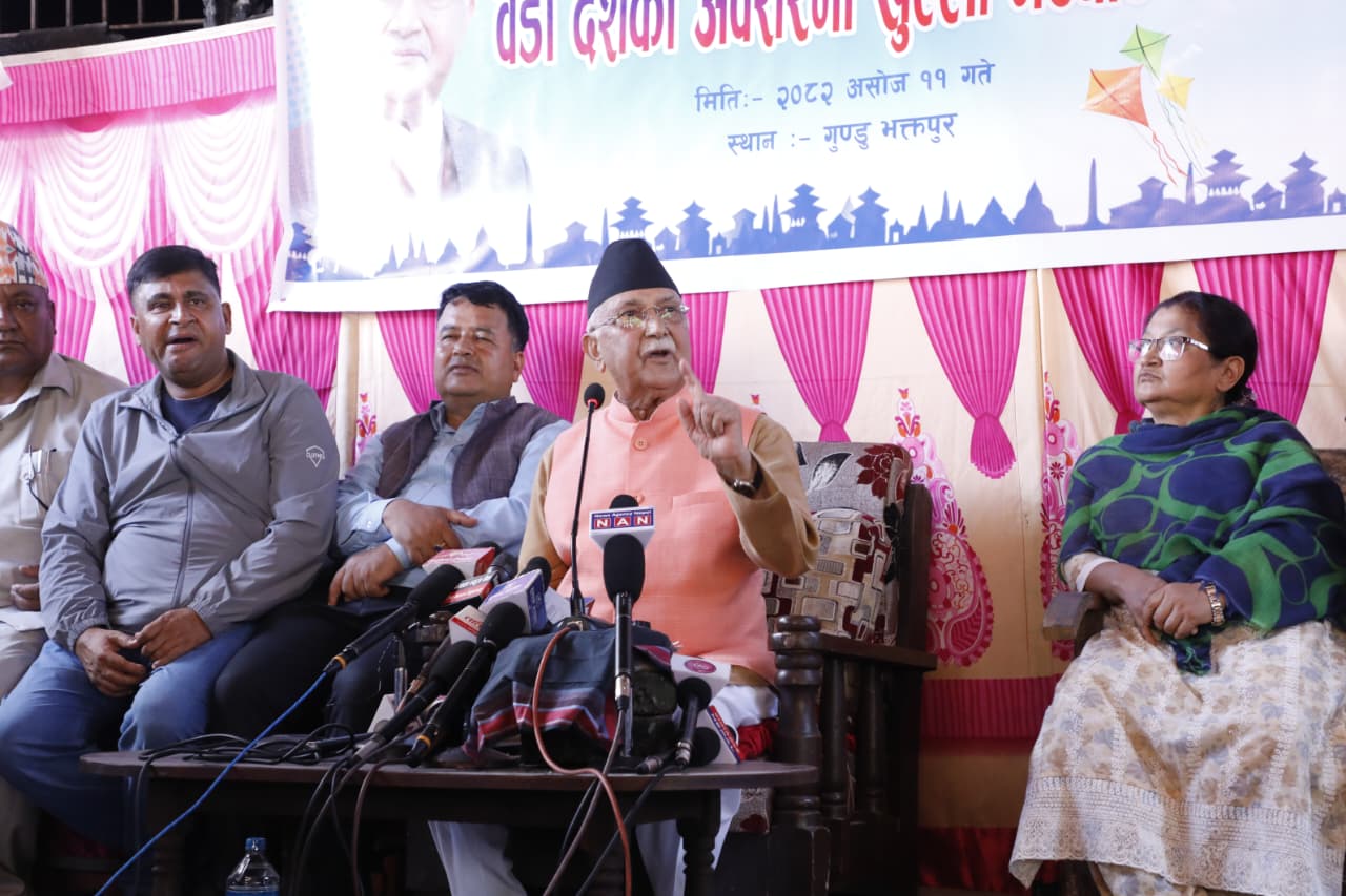 ओलीको प्रश्न :  ‘हाहु’ गरेको सरकारलाई देश जिम्मा लगाएर हामी विदेश भाग्छौँ ?