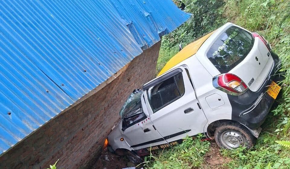 ट्याक्सी दुर्घटना हुदाँ चालकको मृत्यु