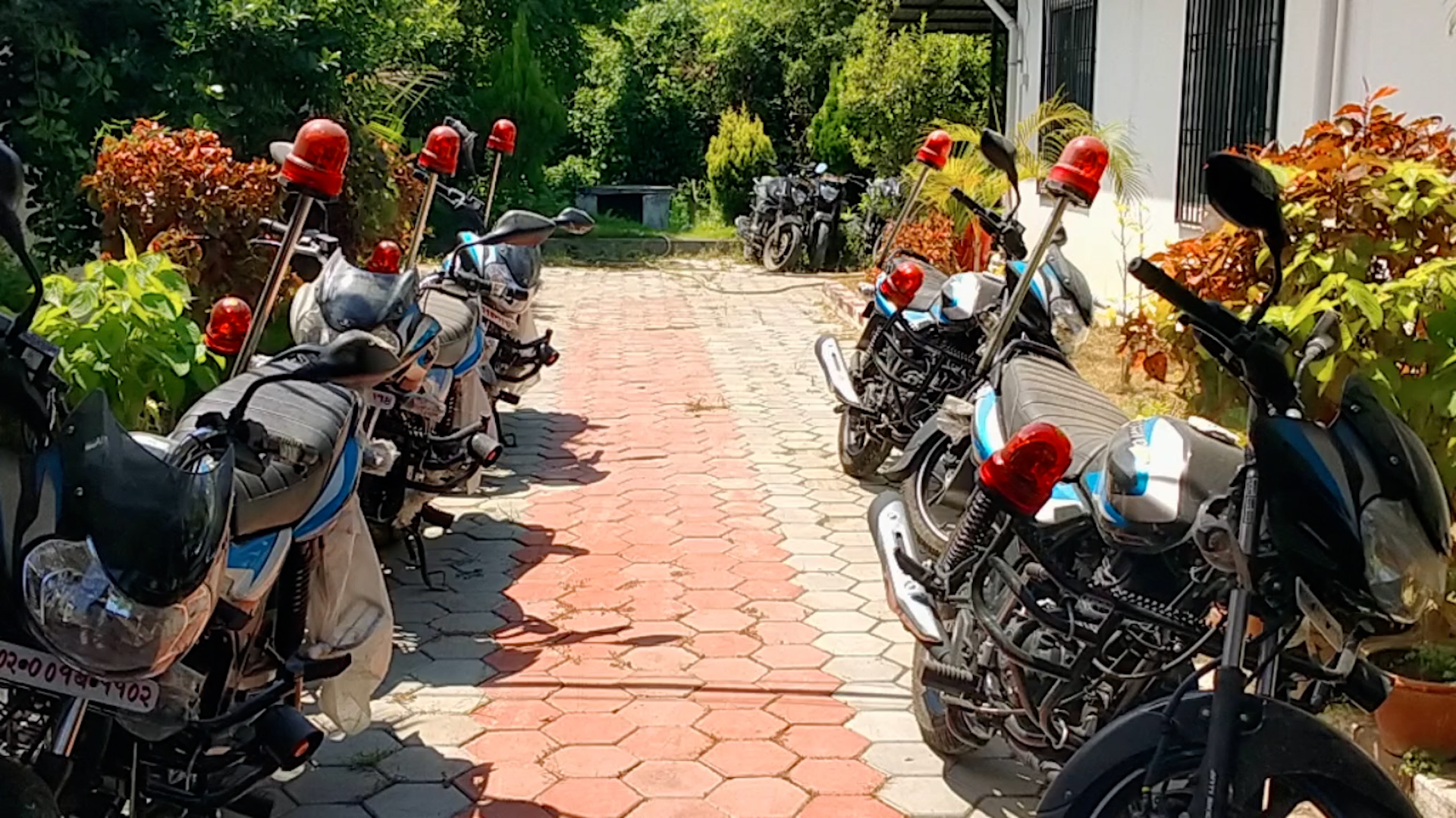 मधेश प्रदेश सरकारद्वारा प्रहरी र राष्ट्रिय अनुसन्धानलाई सवारी साधन हस्तान्तरण