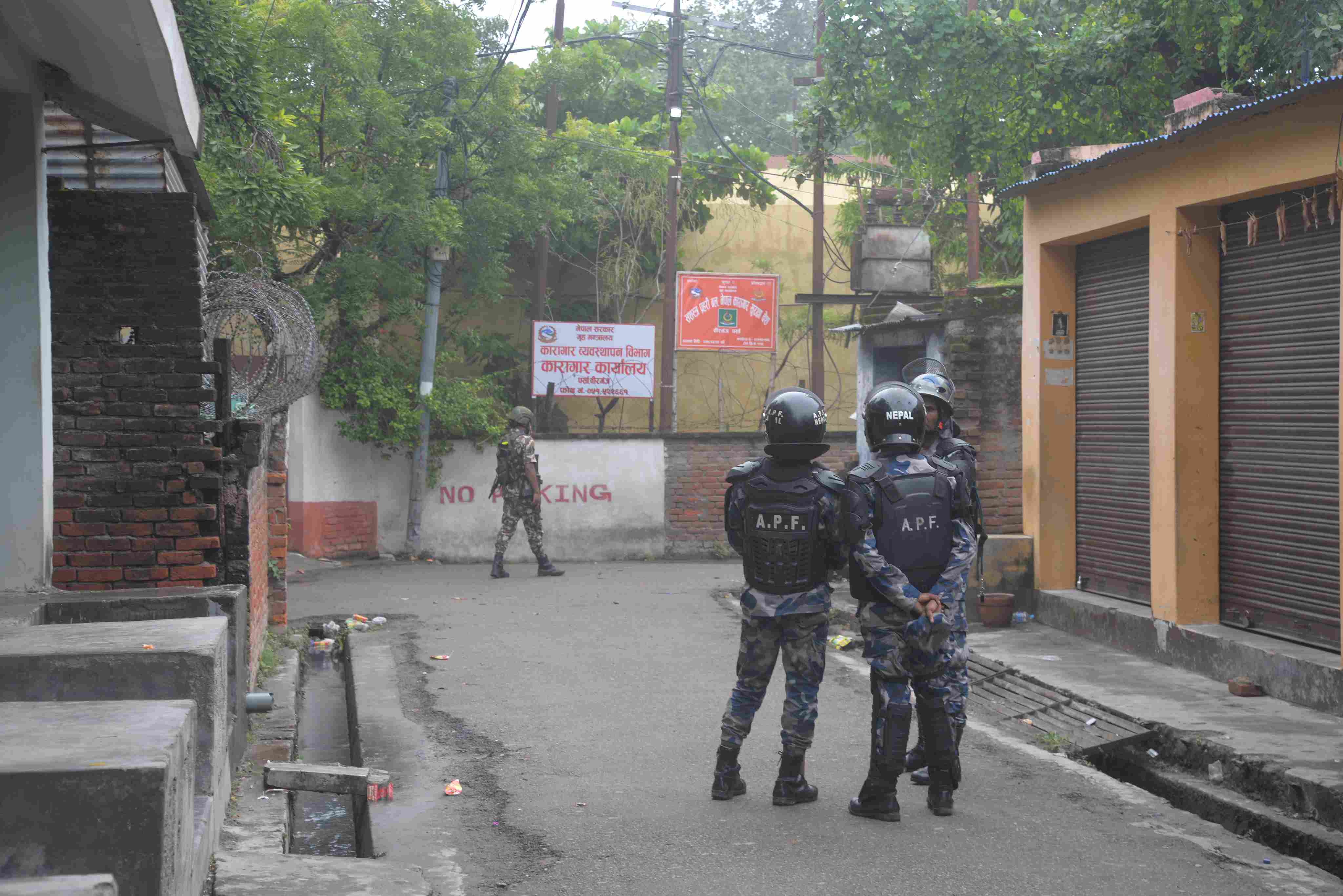 कारागार भत्काएर भाग्न खोजेका कैदीलाई नियन्त्रण लिइयो