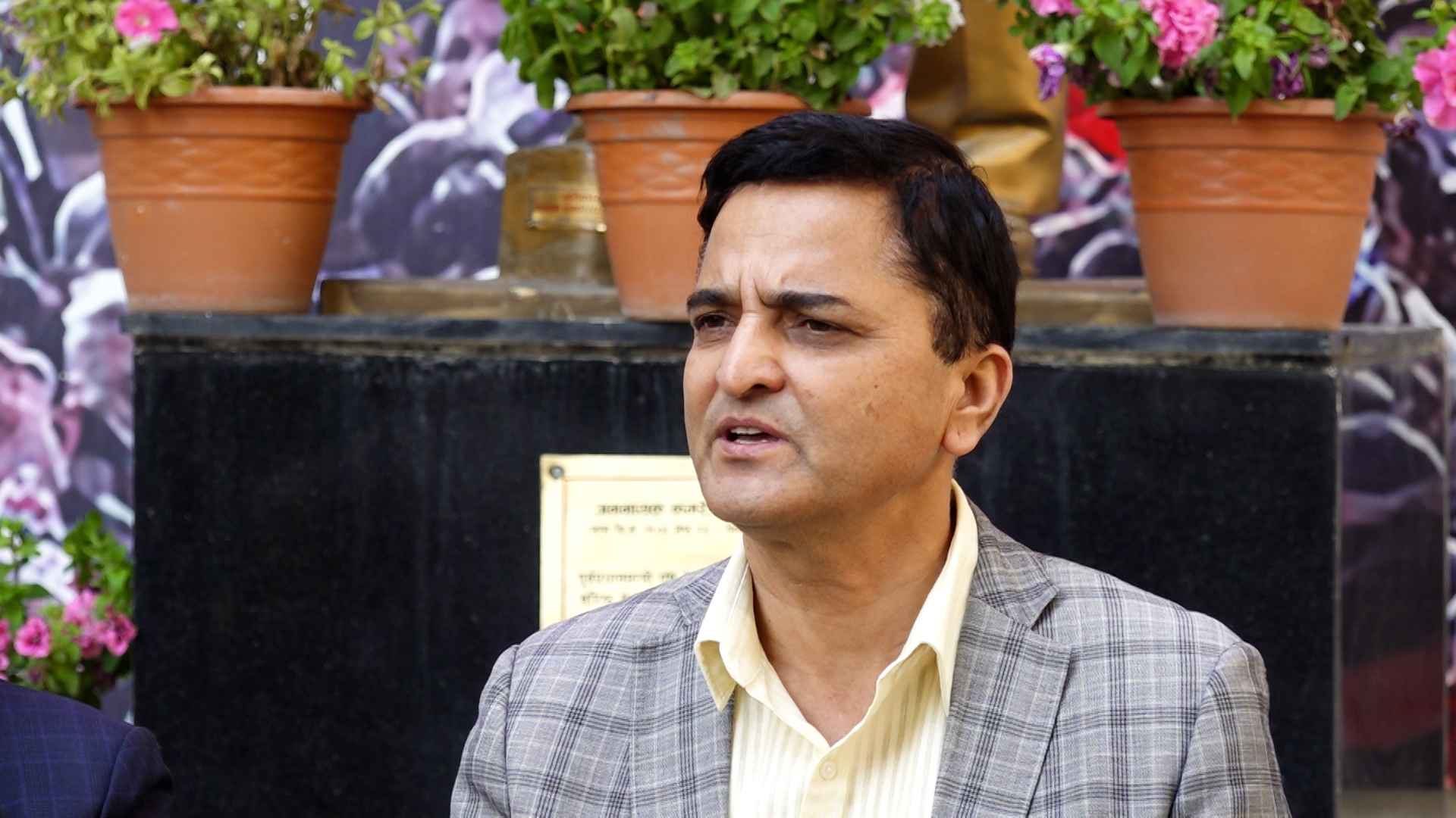 सामाजिक सञ्जालमाथिको प्रतिबन्ध लामो समय जाँदैन : योगेश भट्टराई