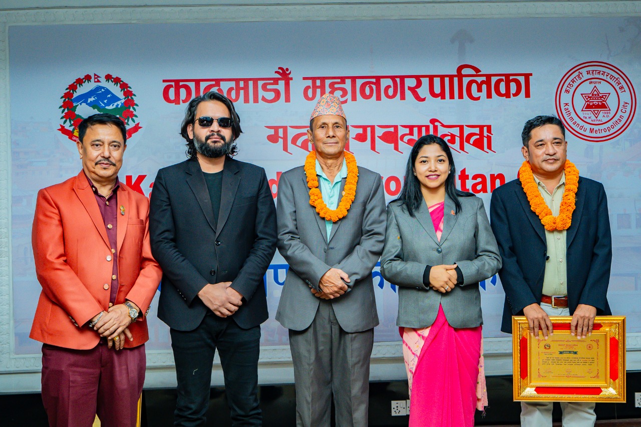 रवीन्द्र ढाटलाई २ लाख र खोखो विश्वकप उपविजेता टोलीलाई काठमाडौं महानगरबाट ११–११ लाखको सम्मान