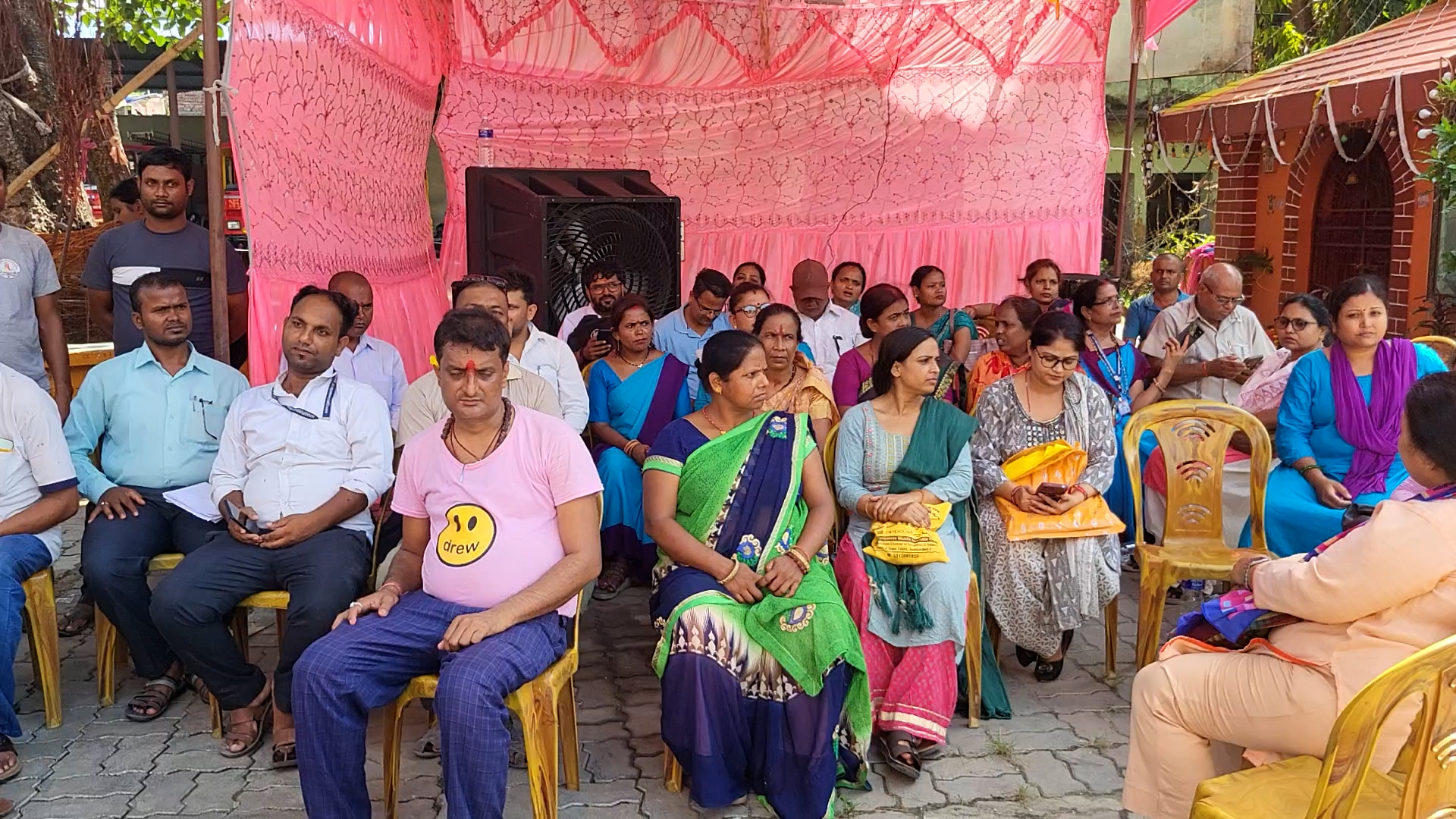 जनकपुरधाम उपमहानगरका कर्मचारीहरुले गरे पेन डाउन, उपमेयरले दुव्र्यवहार गरेको आरोप