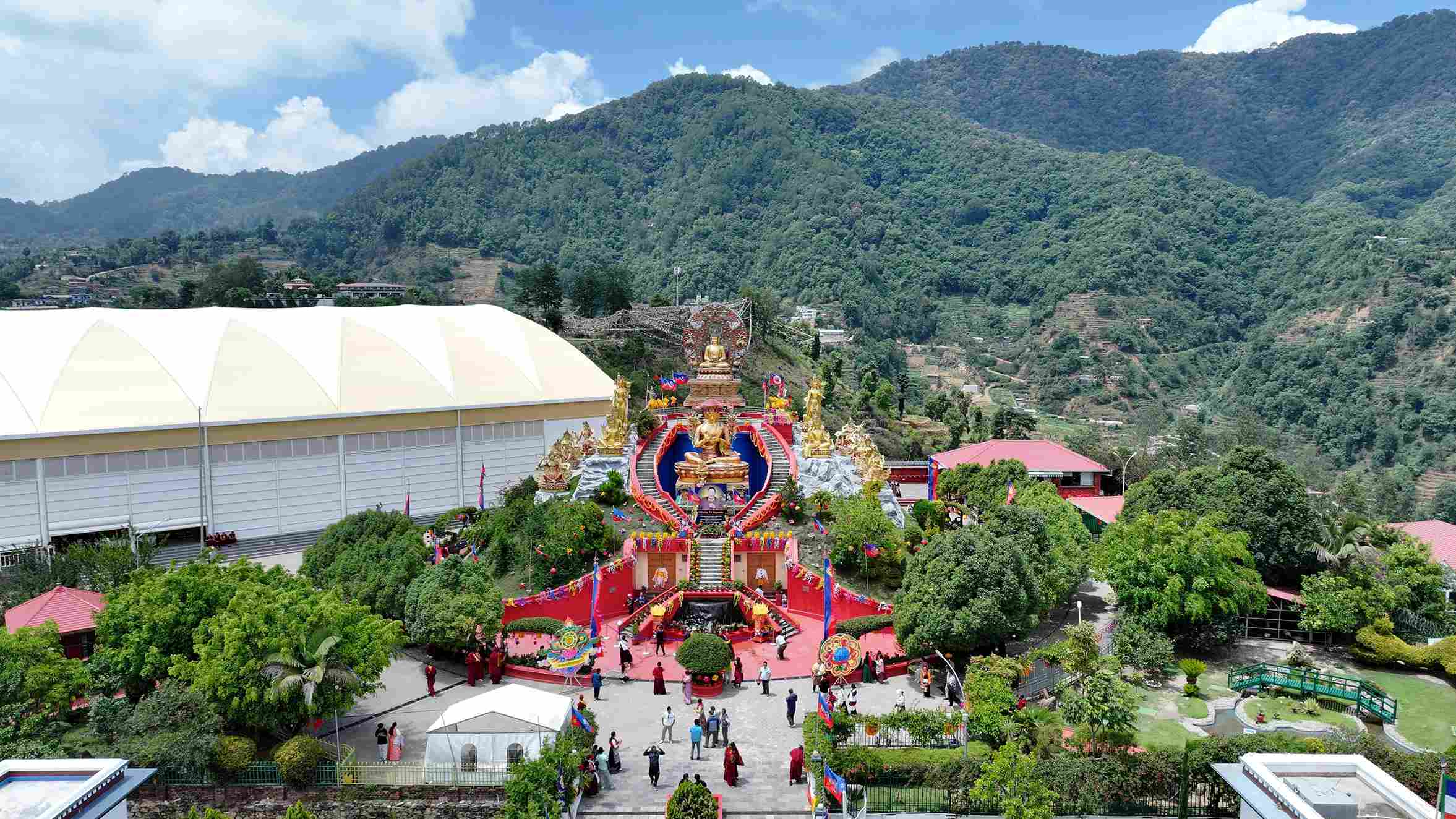आठ तस्बिरमा हेर्नुहोस् सेतो गुम्बा