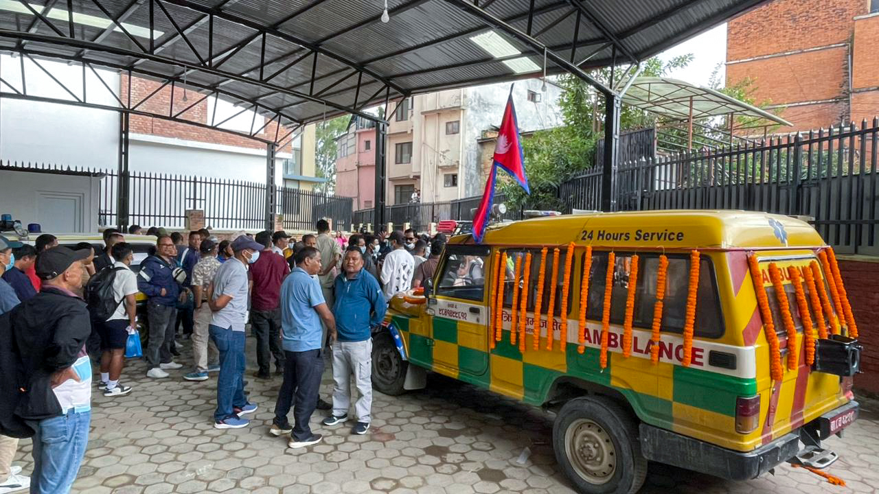 शव बुझदै जेनजीका परिवार (फोटो फिचर)