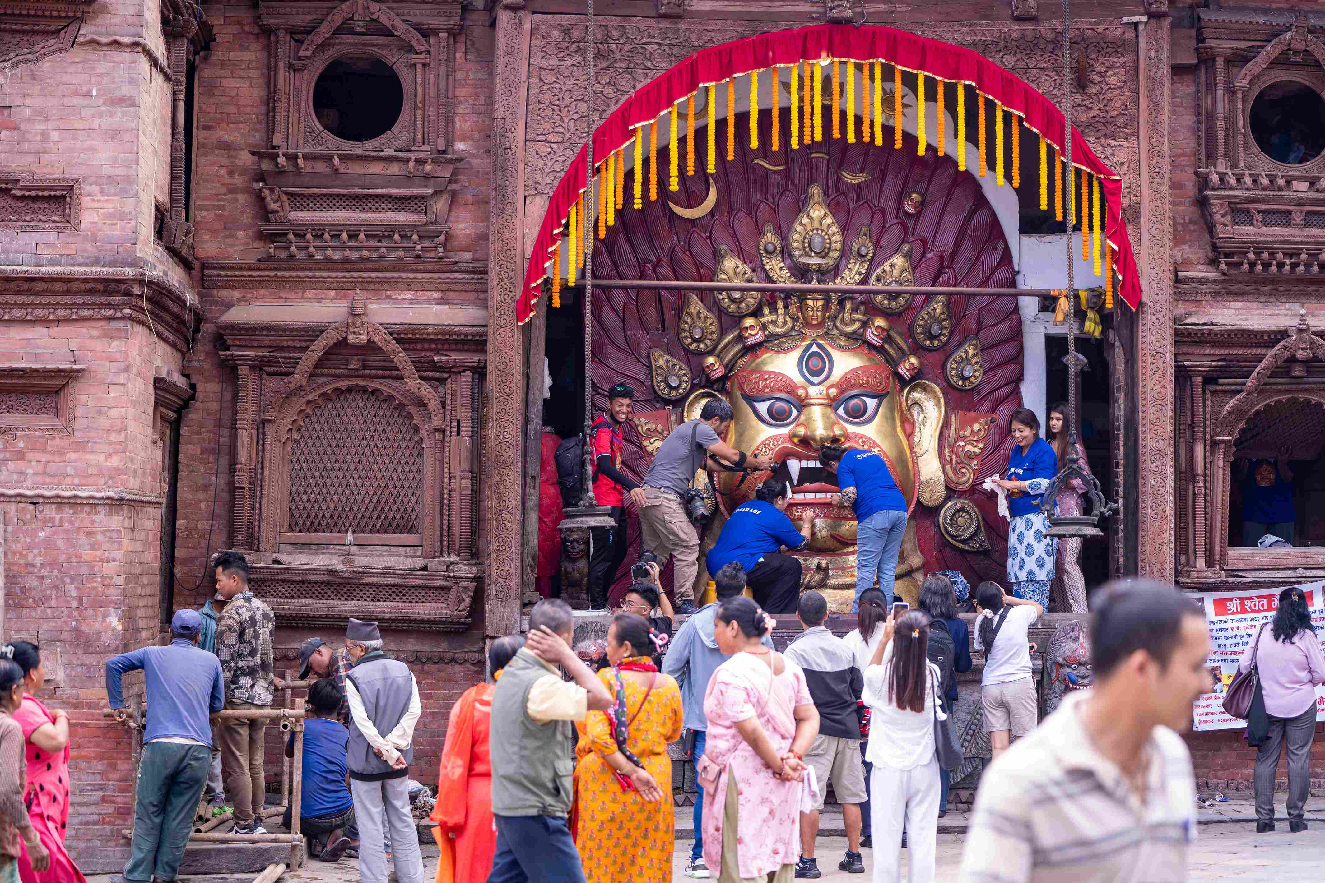 इन्द्रजात्राका लागि कुमारी, भैरव र गणेशको रथ निर्माण हुँदै (तस्बिरहरू)