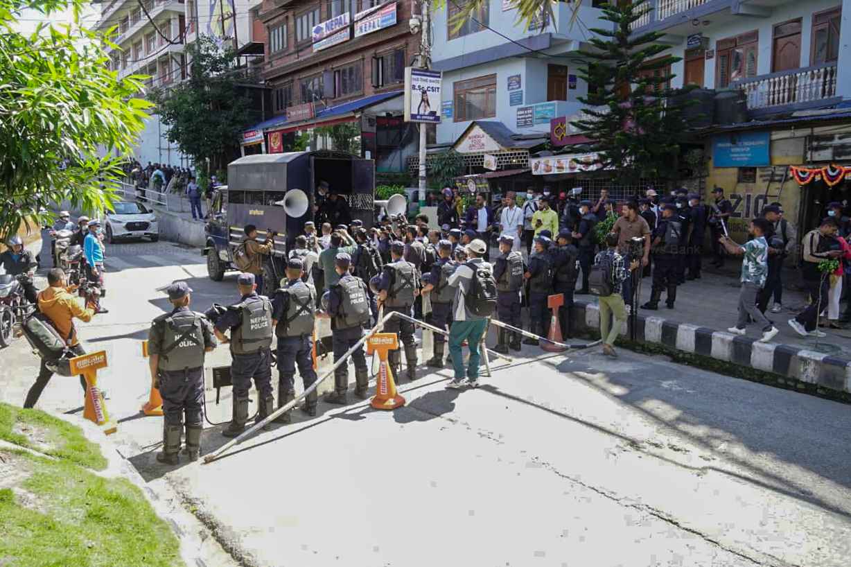 माइतीघर मण्डलामा सुरक्षा व्यवस्था कडा, ठूलो सङ्ख्यामा प्रहरी तैनाथ (तस्बिरहरू)