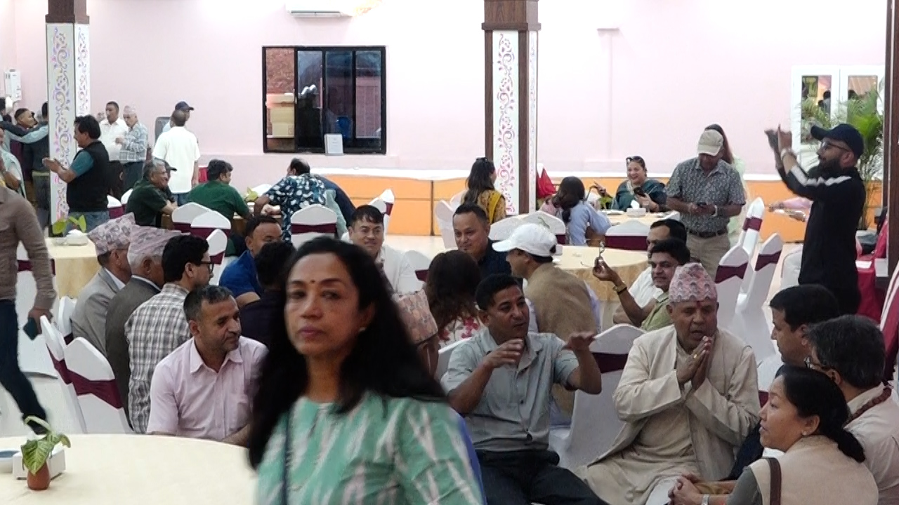 प्रतिष्ठानको दही चिउरा कार्यक्रममा कांग्रेस नेताहरूको भीड