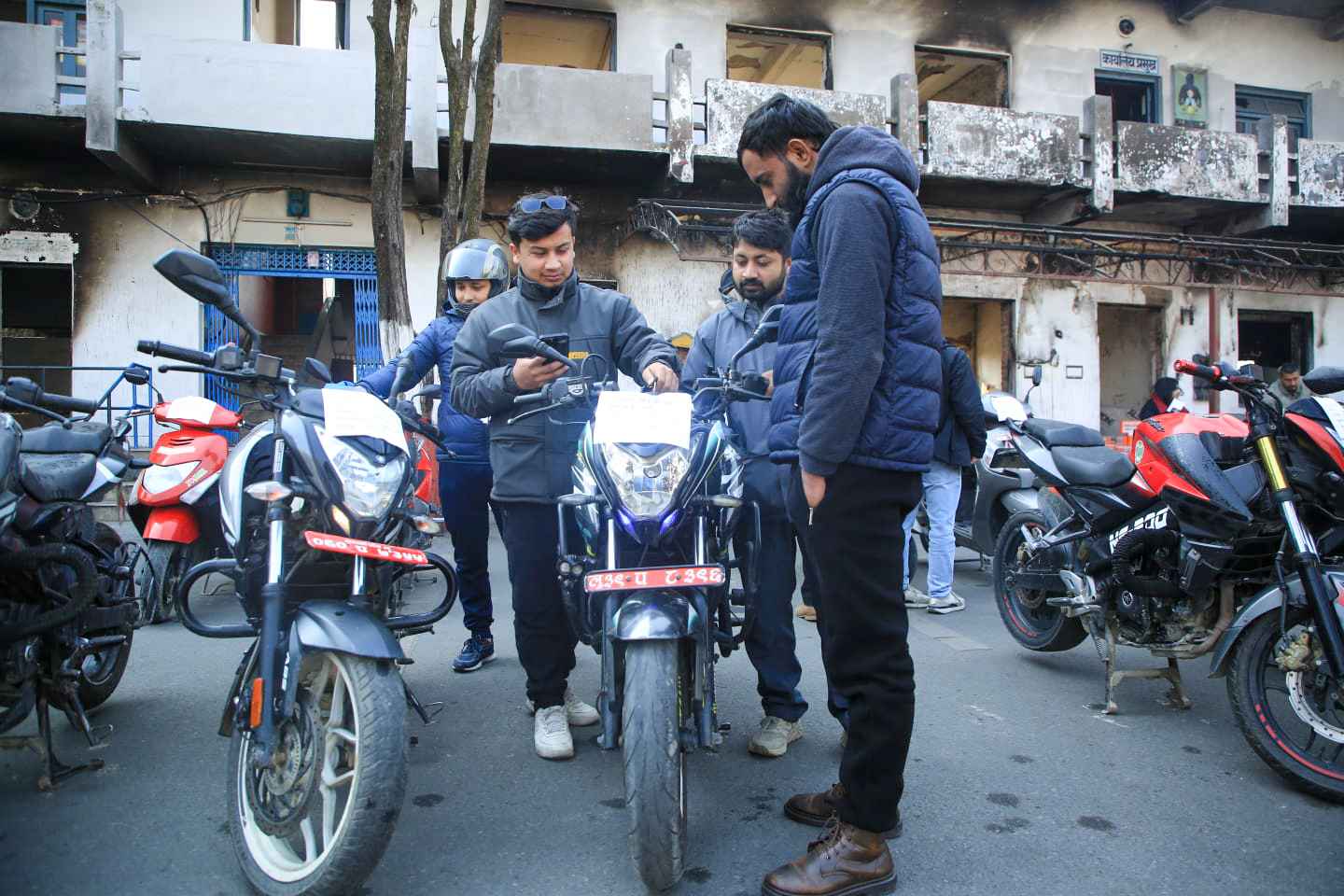 चोरी भएका सवारी साधन सम्बन्धित धनीलाई हस्तान्तरण (फोटो फिचर)