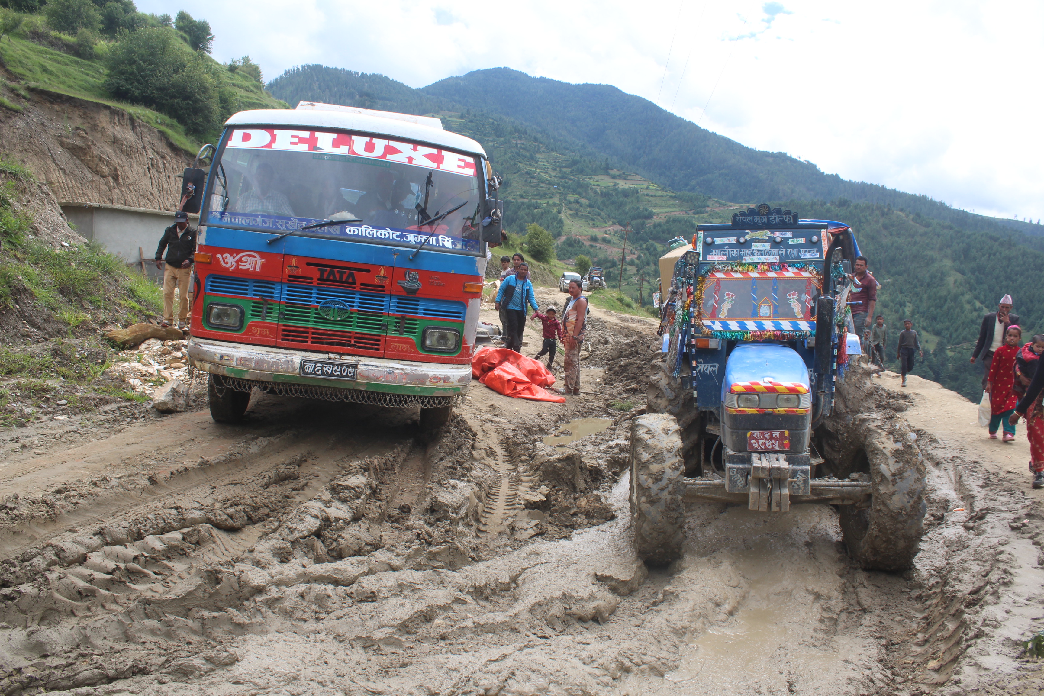 राष्ट्रिय सडक सञ्जालमा जोडिएको १४ वर्ष वितेपनि मुगुमा सडक कालोपत्रे हुन सकेन