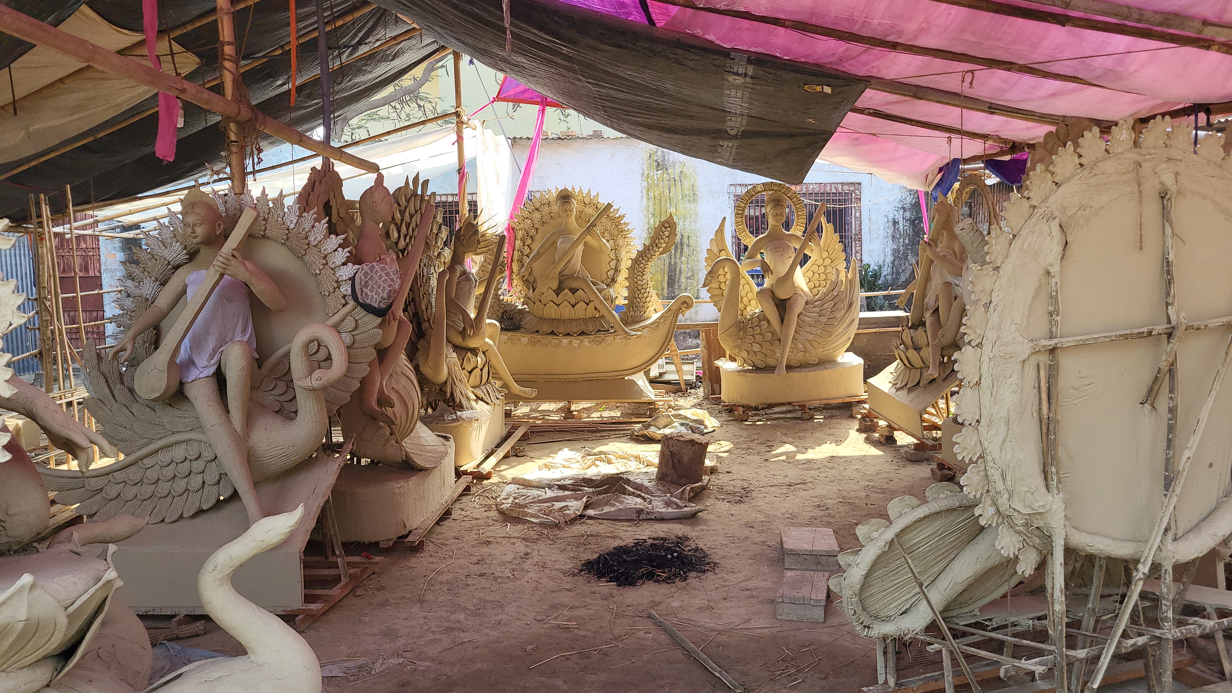 सरस्वती पूजा नजिकिँदा मूर्तिकारलाई भ्याईनभ्याई, मौसमले थप्यो चुनौति