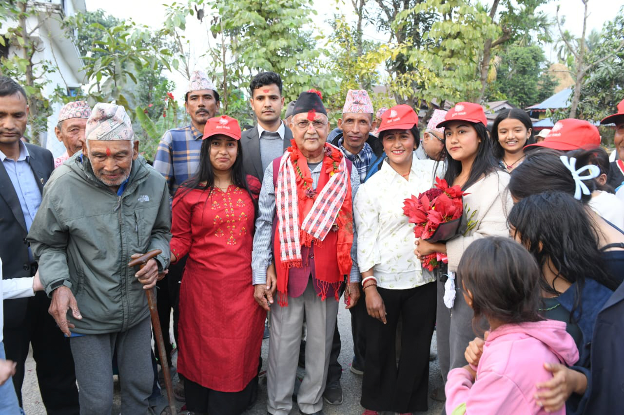 भूमिहीनको आवाज ओलीसमक्षः ‘फेरि जितेर धनीपुर्जा दिलाइदिनुहोस्’