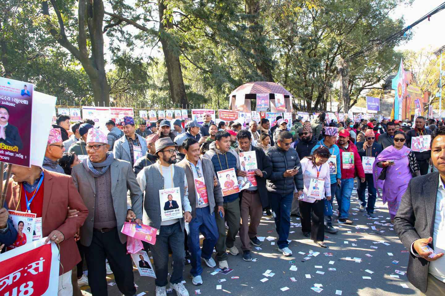 एमाले महाधिवेशन : आफ्नो पक्षमा भोट माग्दै नेताहरू (तस्बिरहरू)
