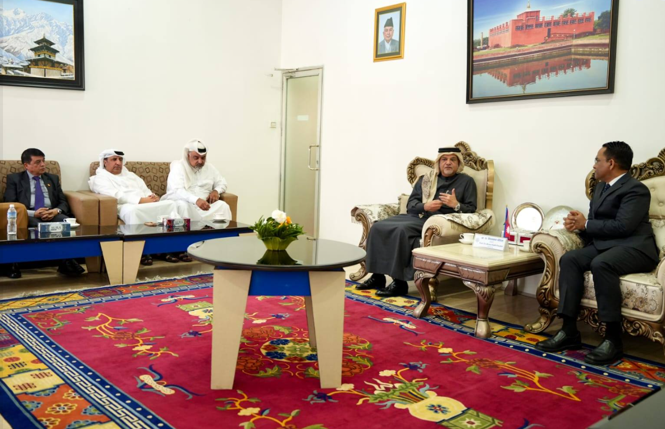 कतार चेम्बर अफ कमर्सका प्रतिनिधि र राष्ट्र बैंकका गर्भनर पौडेलबीच भेटवार्ता