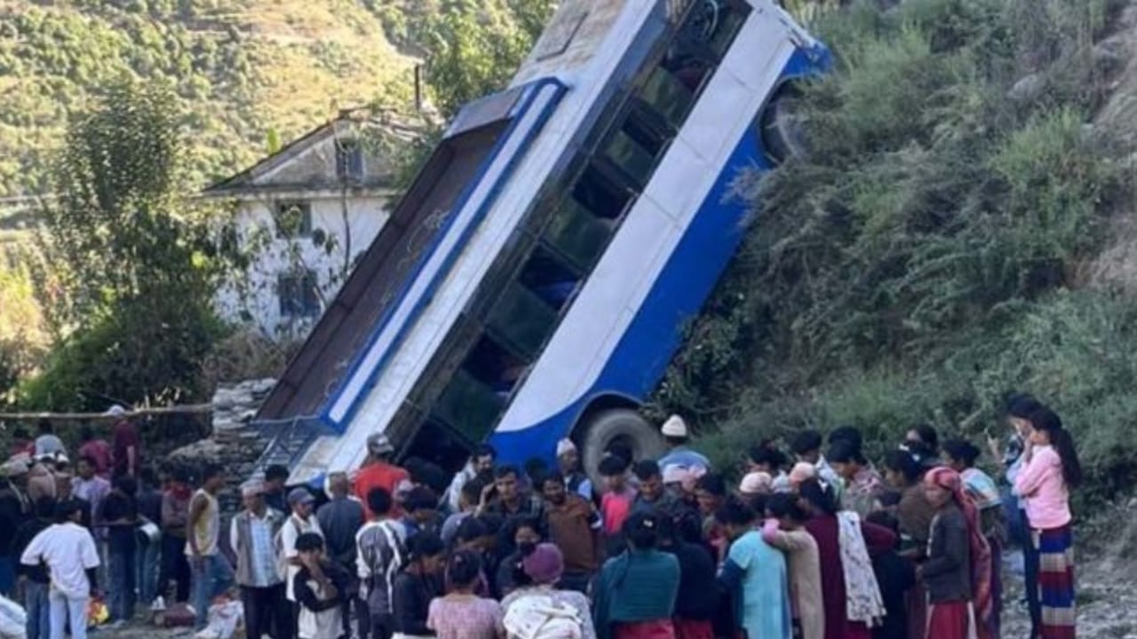 बाजुरामा बस दुर्घटना, घाइते सह–चालक जोशीको मृत्यु