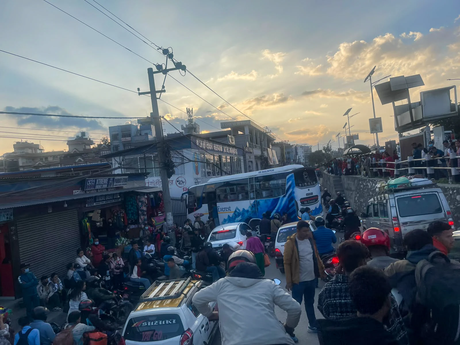 दशैं मनाएर काठमाडौं फर्किनेको लर्को (तस्बिरहरू)