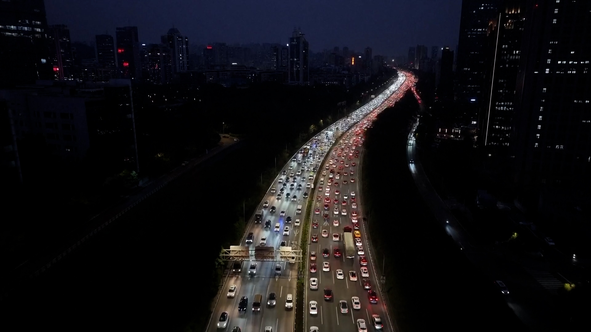 प्रविधिमा फड्को : चीनका सडकहरुमा गुड्न थाले चालकविहीन कार