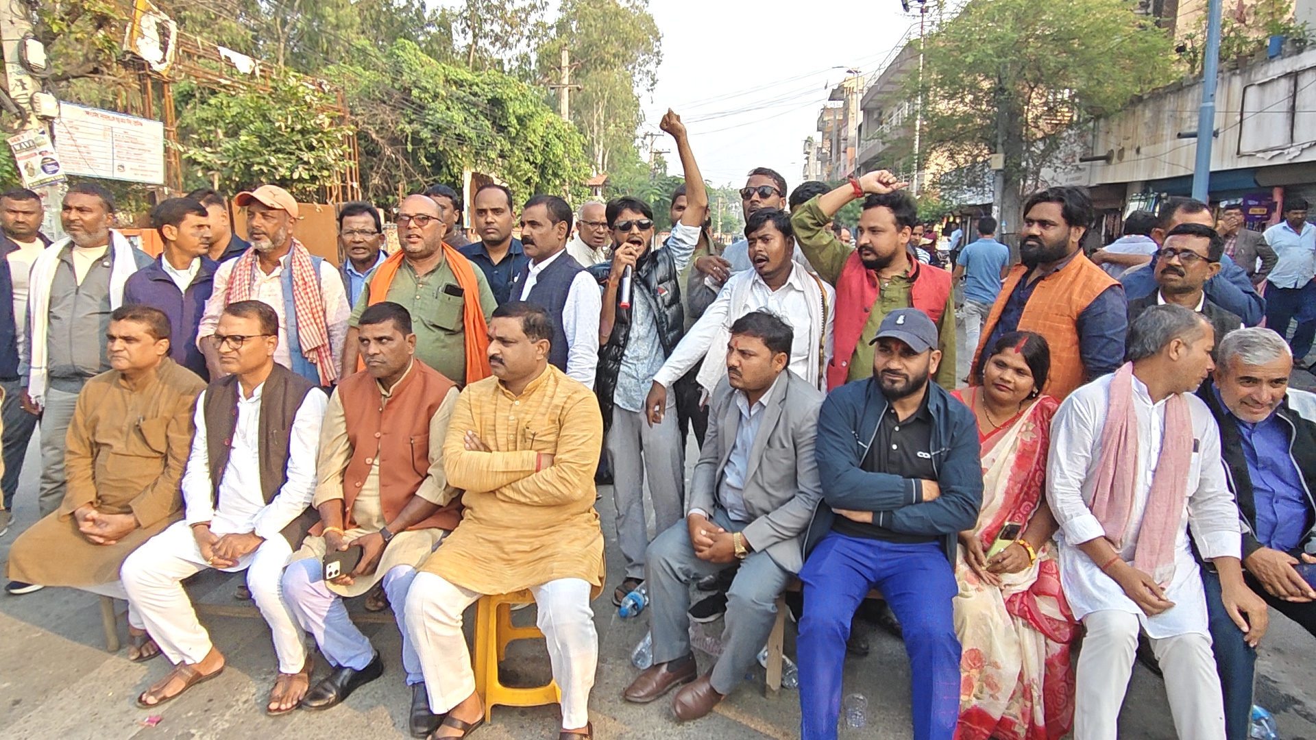 मधेस प्रदेशमा भएको मुख्यमन्त्री नियुक्तिको विरोधमा ७ दलिय गठबन्धनले देशभर विरोध सभा गर्दै