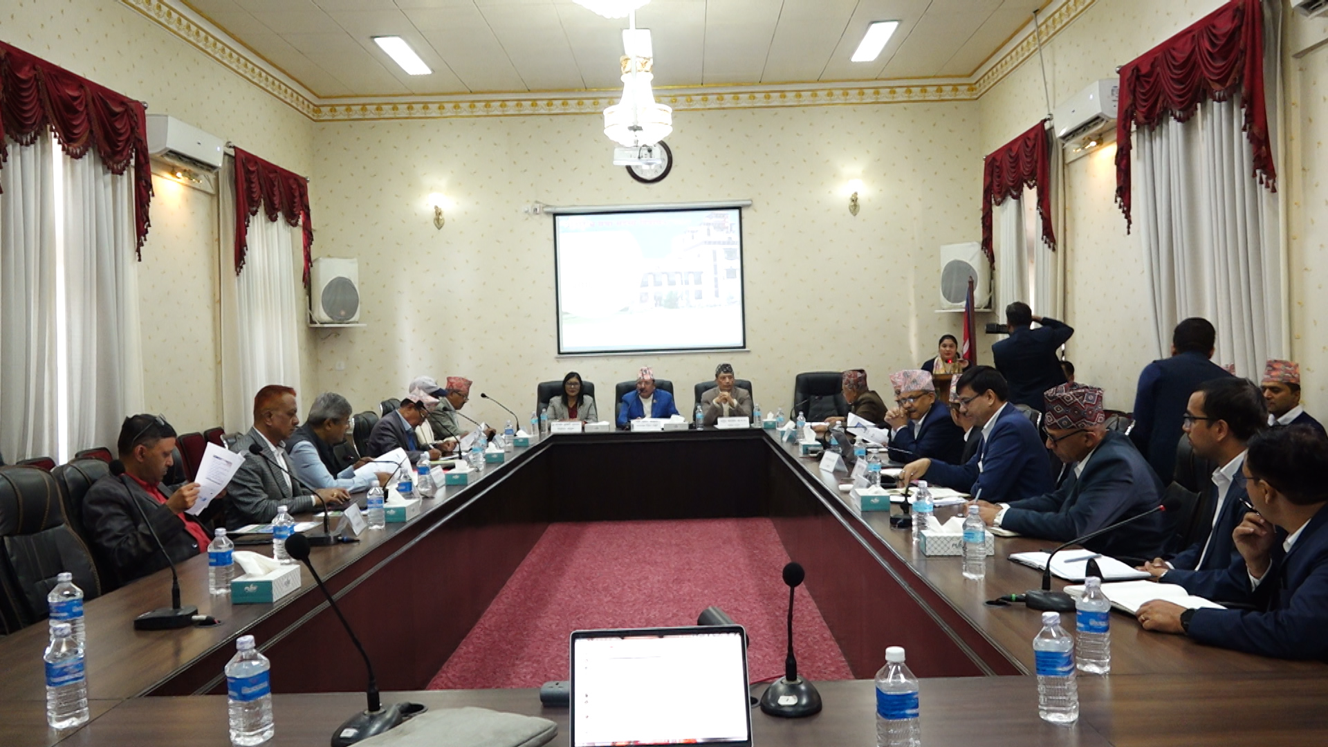 आगामी निर्वाचनबारे पूर्वपदाधिकारीसँगको परामर्शमा आयोग