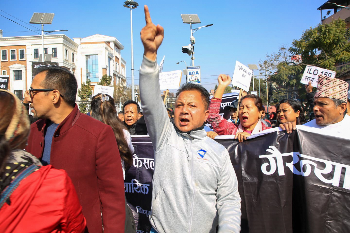 खोलानदीको मापदण्ड खारेजीको माग गर्दै माइतीघरमा प्रदर्शन (तस्बिरहरु)