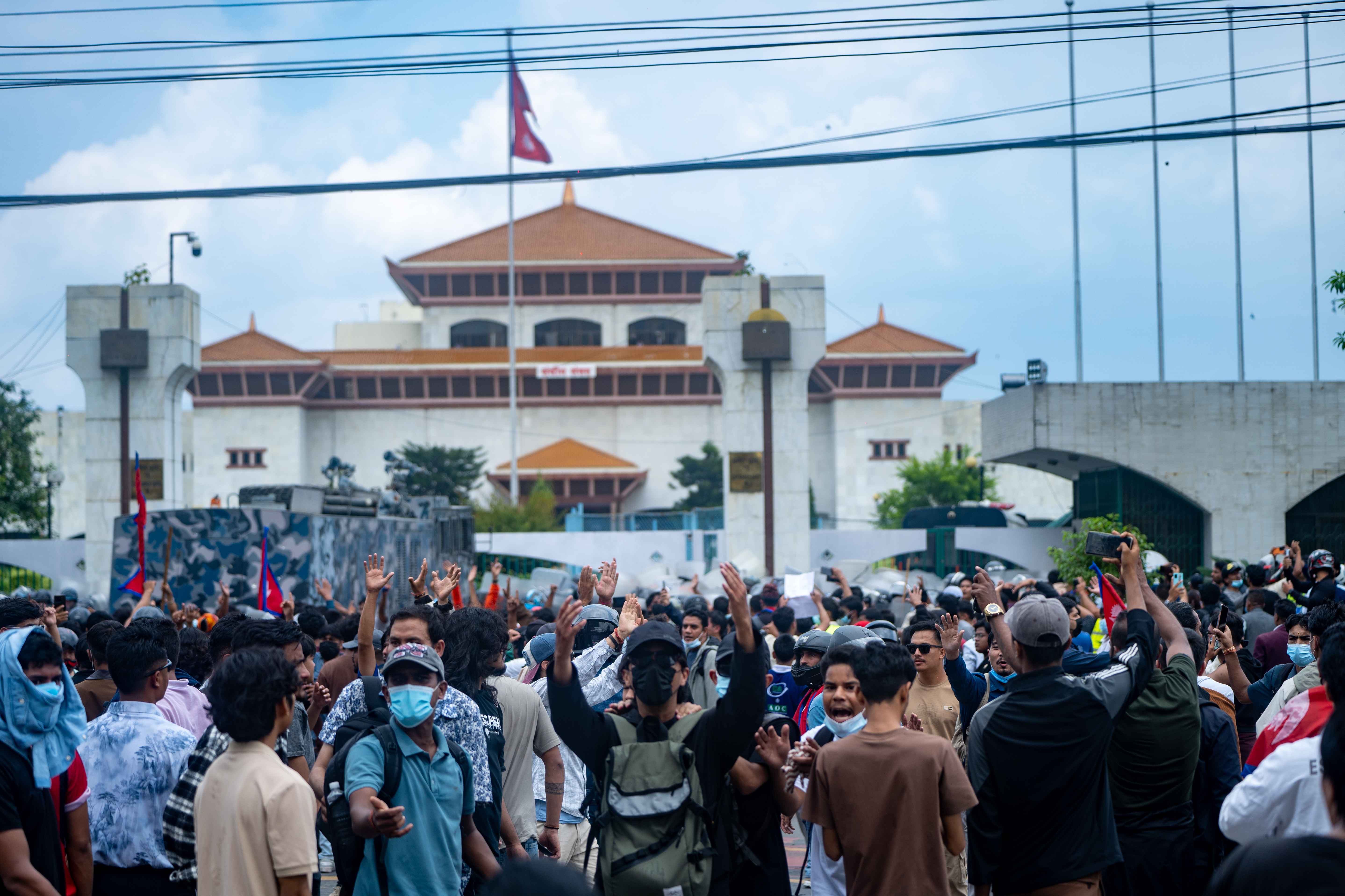 संसद भवनभित्र छिरे प्रदर्शनकारी