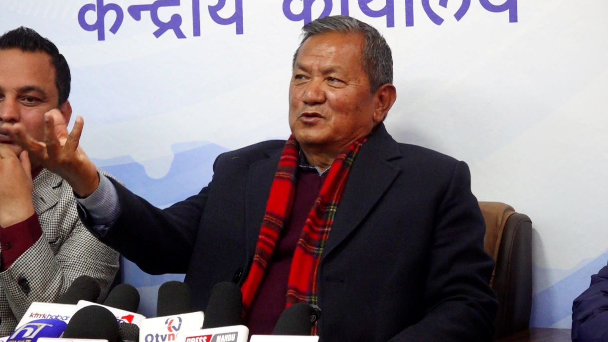 पूराना पार्टीका कमजोरीहरुलाई देखाएर संविधानमाथि आक्रमण भयो : एमाले उपाध्यक्ष गुरुङ