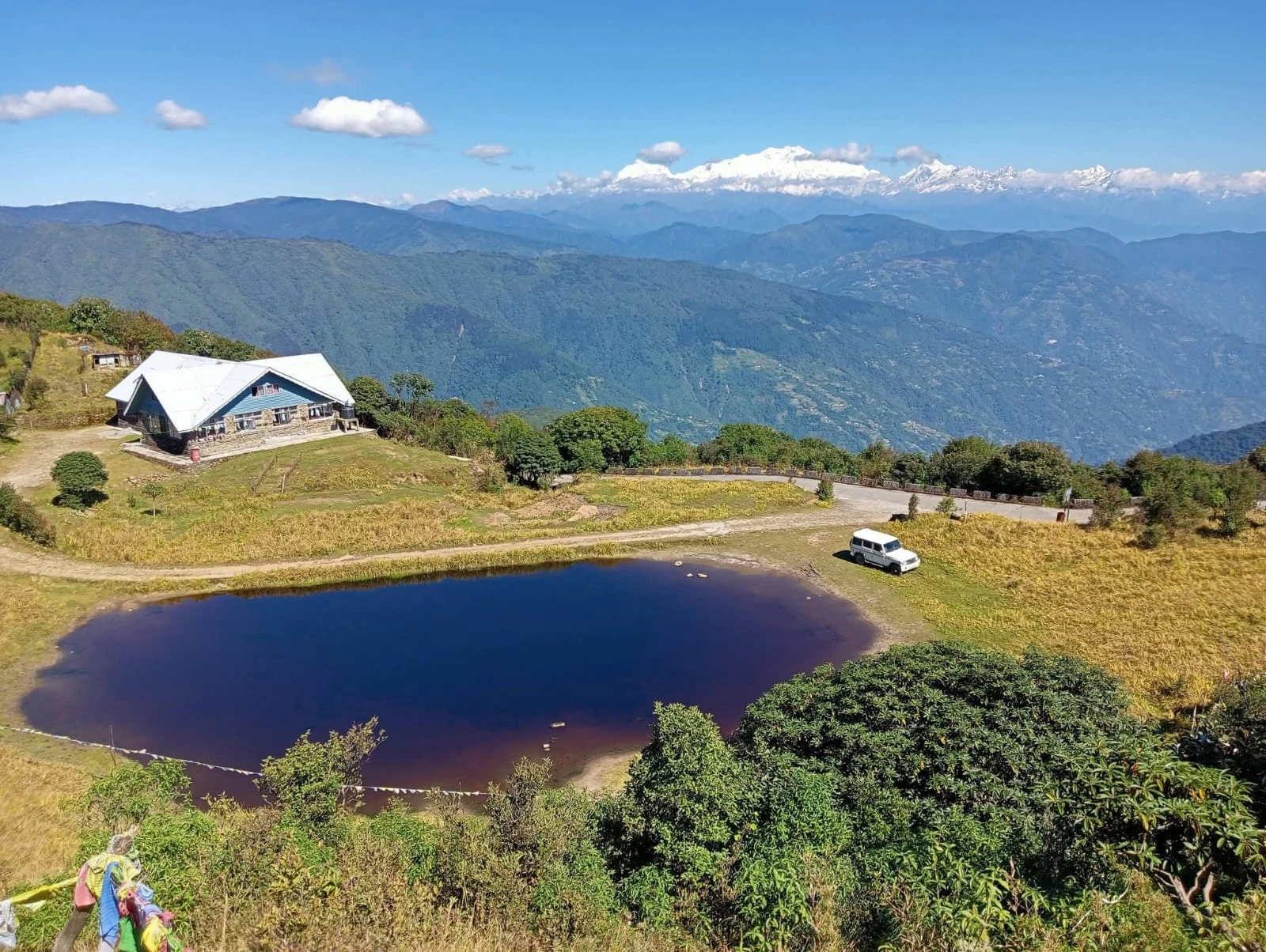मौसम खुलेसँगै इलामको सन्दकपुरमा पर्यटकको चहलपहल बढ्यो (तस्बिरहरु)