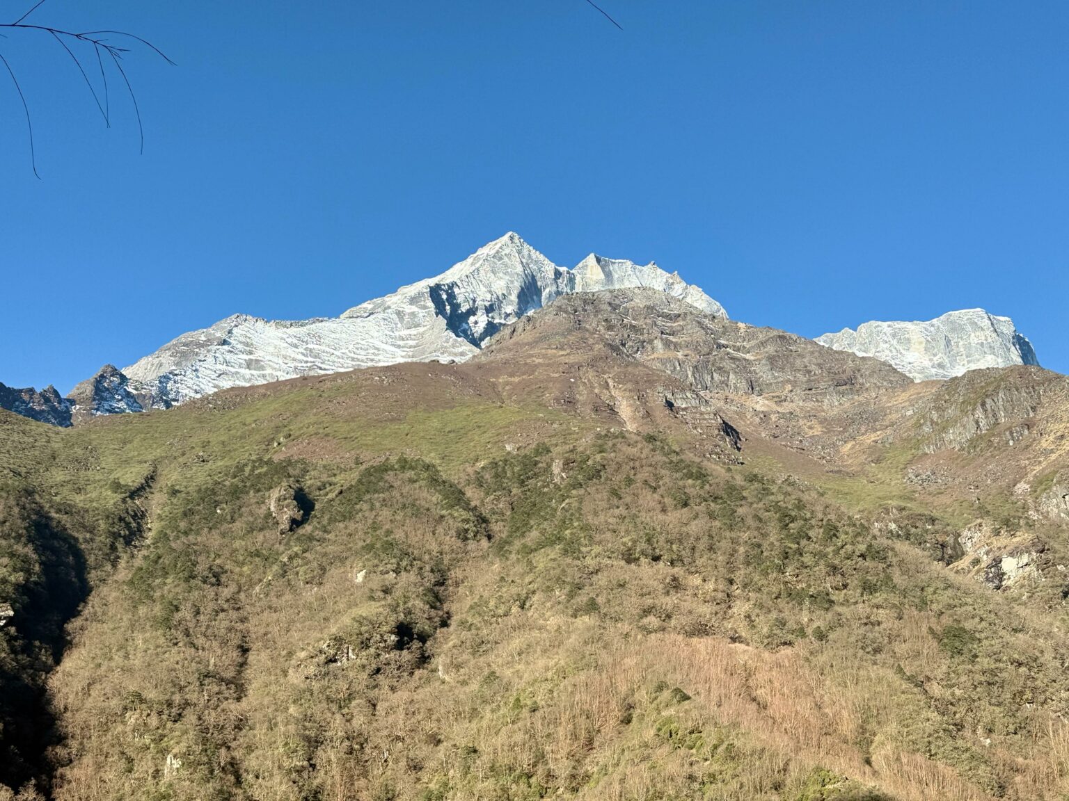 सोलुखुम्बुको थामे गाउँबाट देखिने कुसुम काङ्गुरु हिमाल (फोटोफिचर)