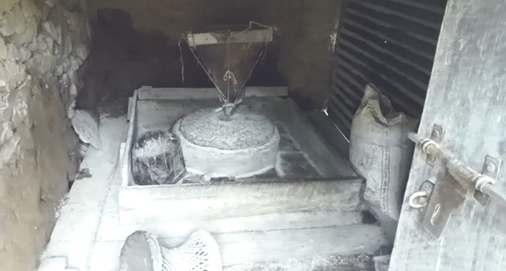 गाउँघरमा प्रयोग हुने परम्परागत पानीघट्टाको प्रचलन हराउँदै