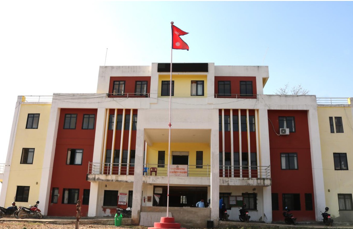 सुर्खेतको पञ्चपुरी नगरपालिकाले करारका कर्मचारी हटाएपछि स्वास्थ्य संस्था बन्द