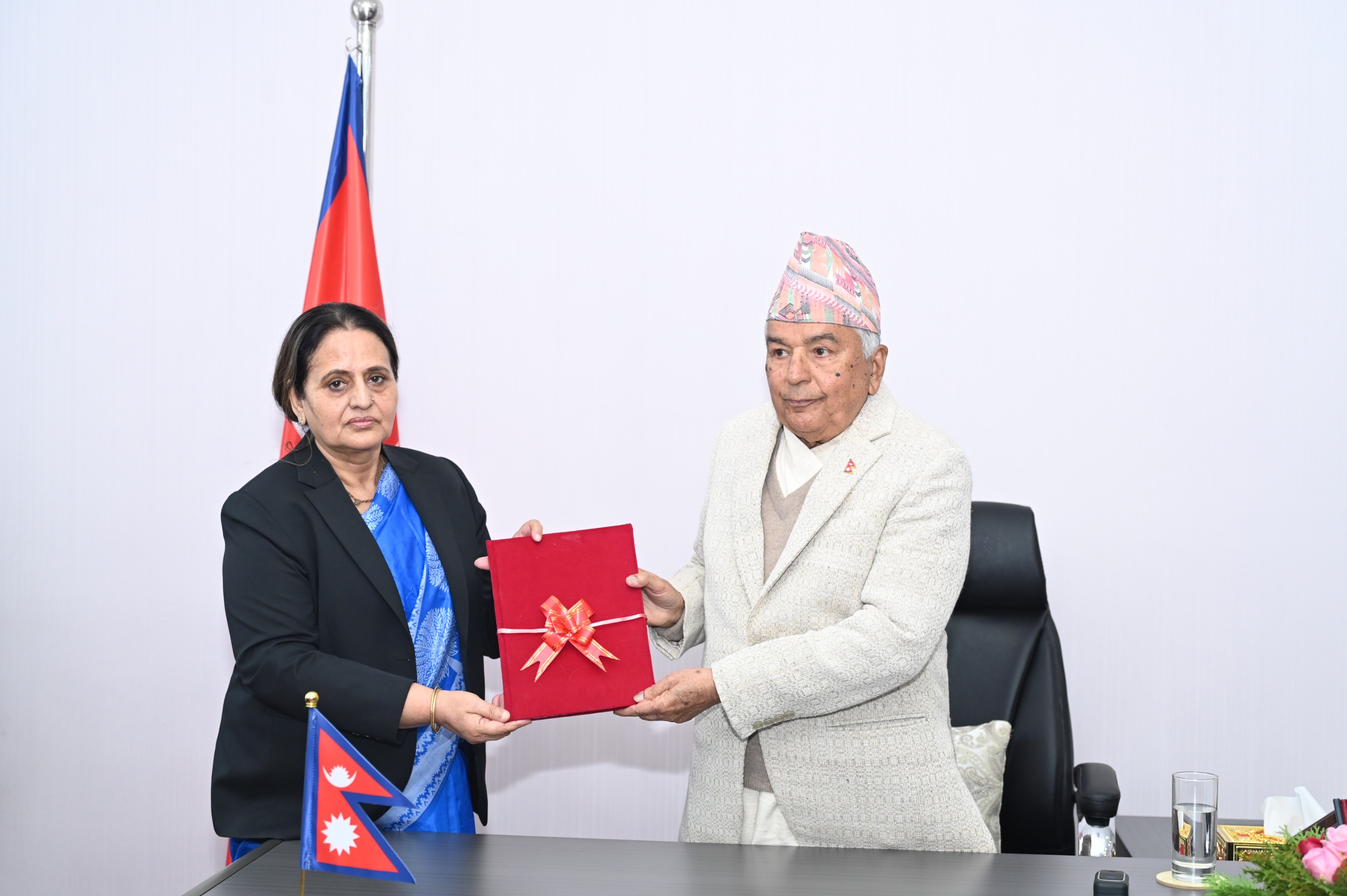 राष्ट्रपतिसमक्ष महान्यायाधिवक्ताको कार्यालयको वार्षिक प्रतिवेदन पेश