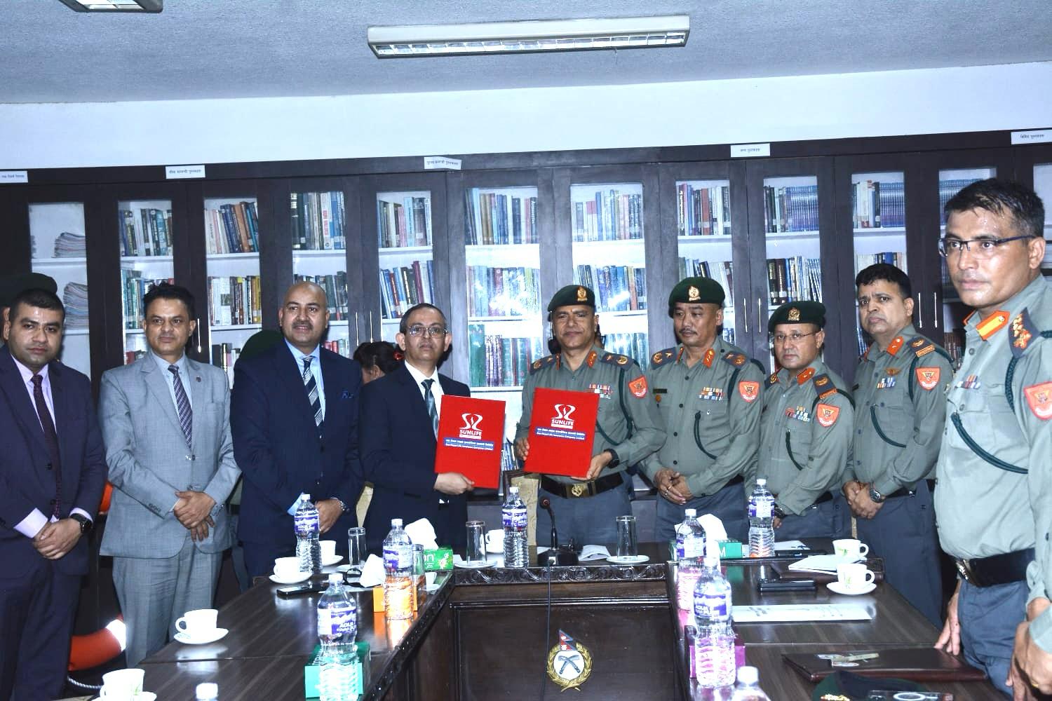 सन नेपाल लाइफद्वारा सशस्त्र प्रहरीलाई उद्धार सामग्री हस्तान्तरण