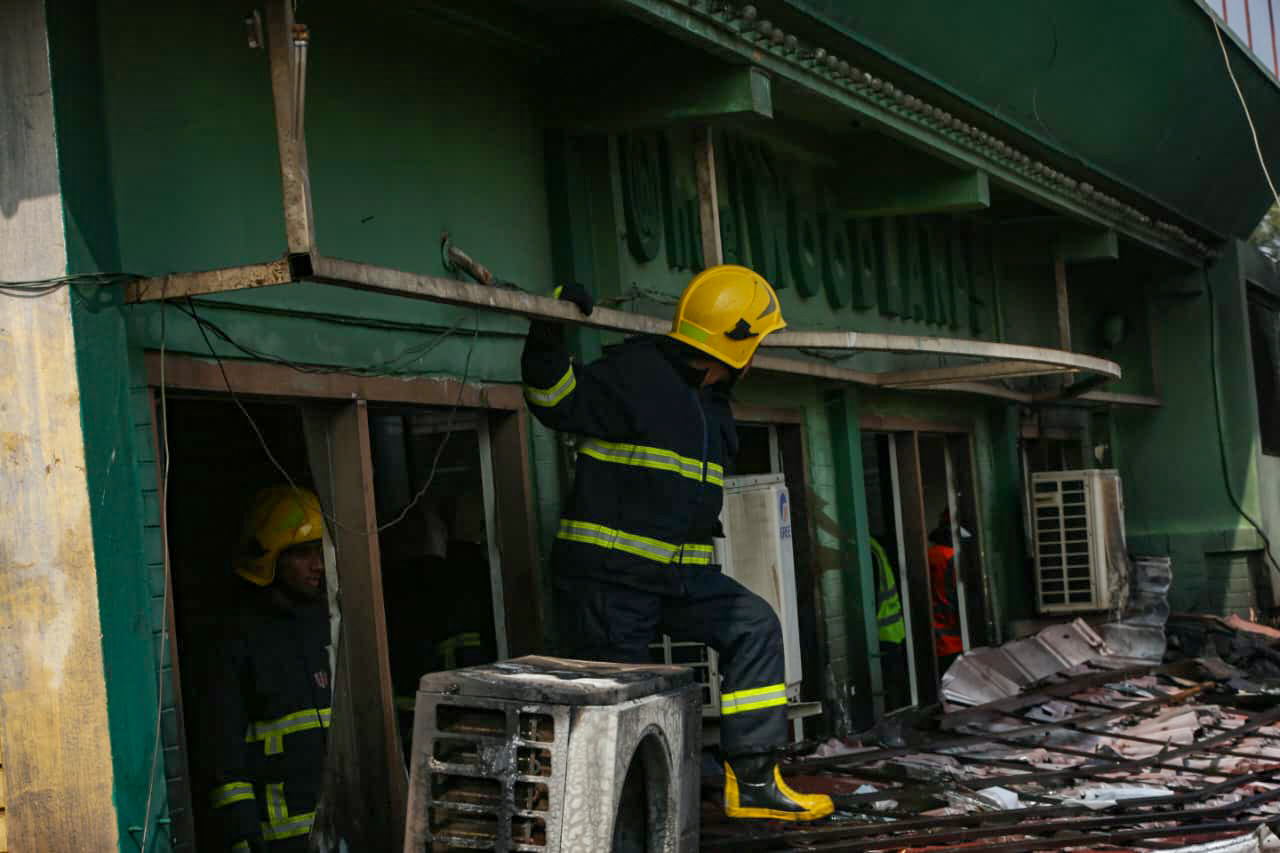 दरबारमार्गको ब्ल्याक हाउस डान्स क्लबमा भएको आगलागी नियन्त्रणमा (तस्बिरहरू)